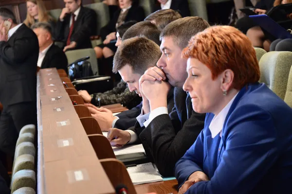 ...а це заступники голови ОДА спостерігають за своїм керівником...