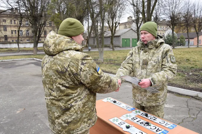 Волинські прикордонники отримали від США нові позашляховики (фото, відео)