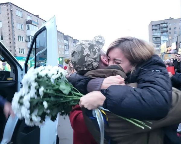 Після трьох років полону до Ковеля повернувся захисник Павло Подобед (фото)