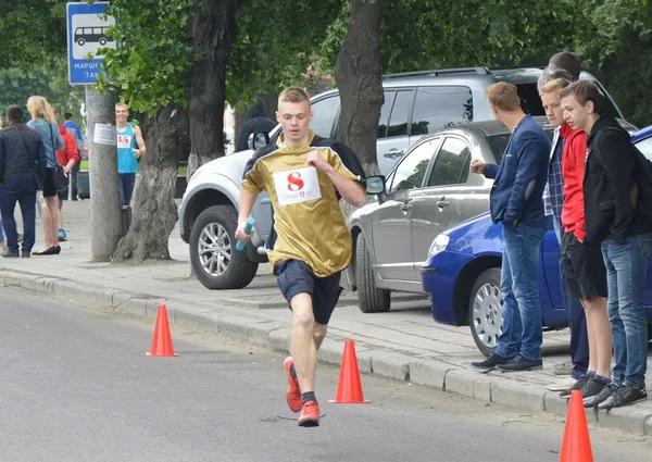 У центрі Луцька понад 400 бігунів змагалися за перемогу (фото)