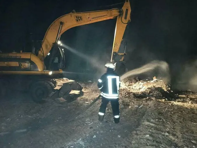 У Києві горить сміттєзвалище: столиця в диму (фото)