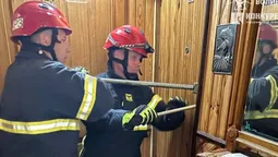 У Луцьку рятувальники відчинили квартиру, де знайшли чоловіка, який потребував допомоги (фото)