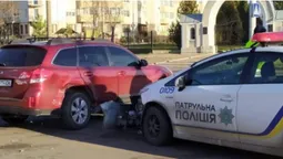 Їхали на виклик, а їх не пропустили: у Луцьку патрульні потрапили в аварію (фото)