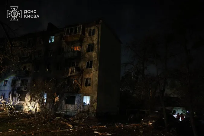 Троє загиблих, десятки будинків пошкоджені: наслідки масованої атаки на Київ