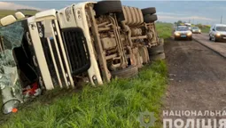 На трасі «Устилуг-Луцьк-Рівне» перекинулася вантажівка (фото)