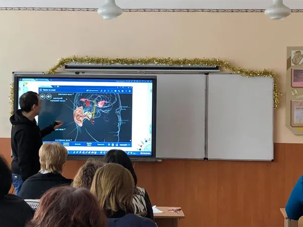 Доступно і пізнавально: у Луцьку педагогів навчали роботі з мультибордами (фото)