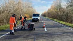 Знаки, розмітка, бар’єрне огородження: на Волині перевірили дороги (фото)