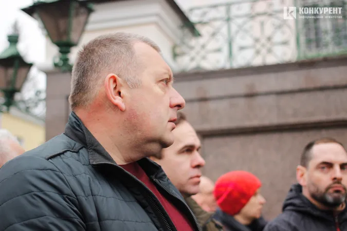 У Луцьку на колінах попрощалися зі ще одним загиблим Героєм (фото)