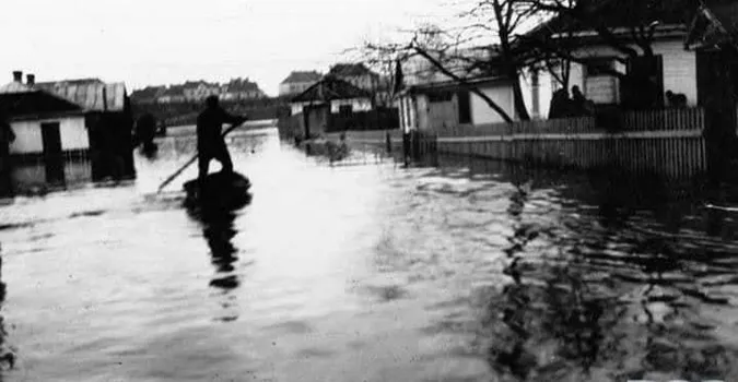 Вода сягала пʼяти метрів: як у ХХ столітті Луцьк опинився під водою (ретрофото)