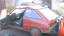 У Луцьку з'явилася «Таврія», яка їздить на дровах (відео)