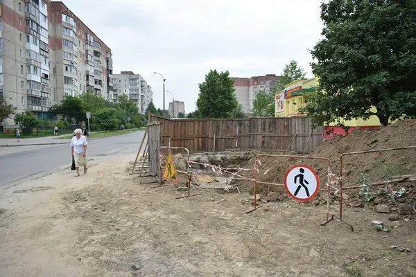 На семи вулицях Луцька ремонтують тепломережі (фото)