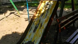 У Луцьку дитмайданчик наче "після війни" (фото)