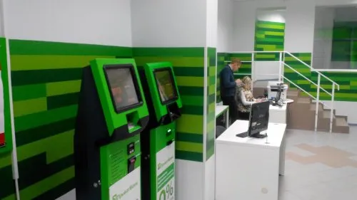ПриватБанк відновив платежі ФОПів та юридичних осіб