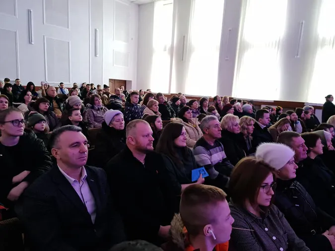 Під час різдвяних концертів у Підгайцівській громаді зібрали понад 100 000 гривень для ЗСУ (фото)