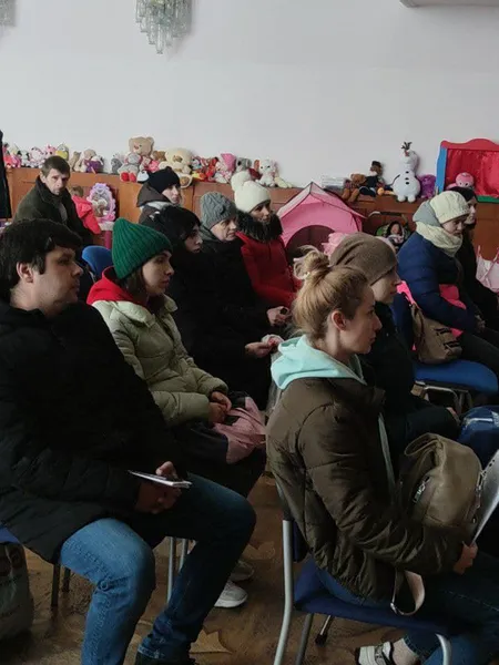 У Луцьку батькам дітей роздають допомогу від американських благодійників (фото, відео)