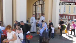 Христове Воскресіння: як лучани освячували великодні страви у соборі Святої Трійці (відео)