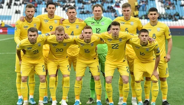 Як виглядають жінки футболістів української збірної