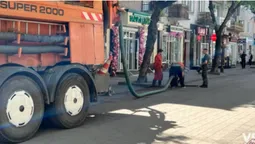 У Луцьку чистять дощоприймачі: що знаходять у смітті (фото)