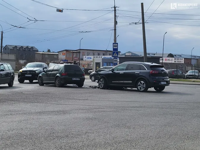 Електрокару знесло передок: у Луцьку біля «Адреналіну» – серйозна аварія (фото)