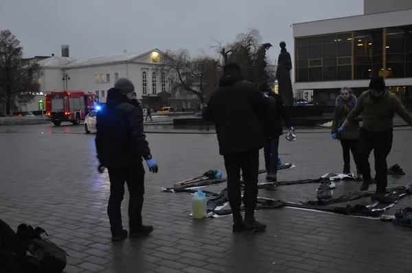 «Пам'ятай про Крути»: у Луцьку вшанували пам'ять героїв флеш-мобом (фото)