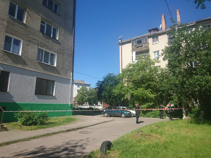 Знову повідомлення про вибухівку: цього разу щодо авто біля офісу Зеленського (фото) ОНОВЛЕНО