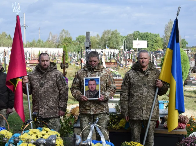 У Любешеві в останню дорогу провели прикордонника Володимира Губарика, який загинув влітку на Харківщині