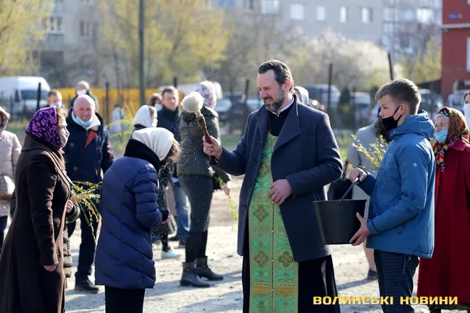 Стрибок захворюваності на коронавірус стався після богослужінь у Вербну неділю – МОЗ