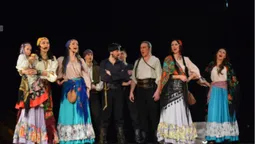 У Луцьку пенсіонерам безкоштовно показали виставу (фото)