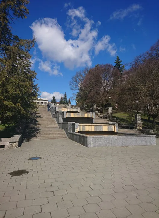 Луцьк чистять від дивних написів (фото)