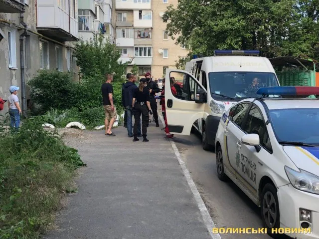 У Луцькому дворі – бійка (відео 18+)