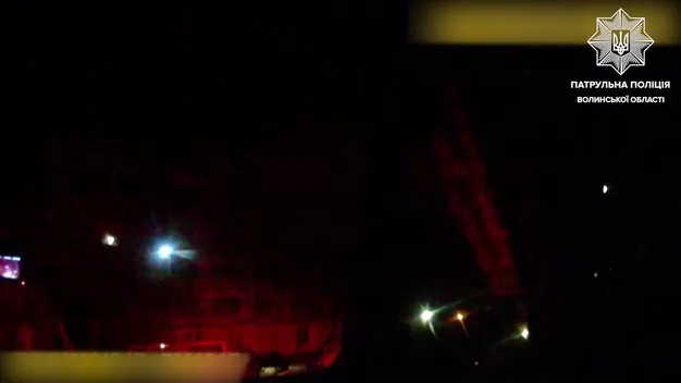 Тікав на авто, а потім біг від поліцейських: у Луцьку затримали п’яного водія (ВІДЕО, ФОТО)