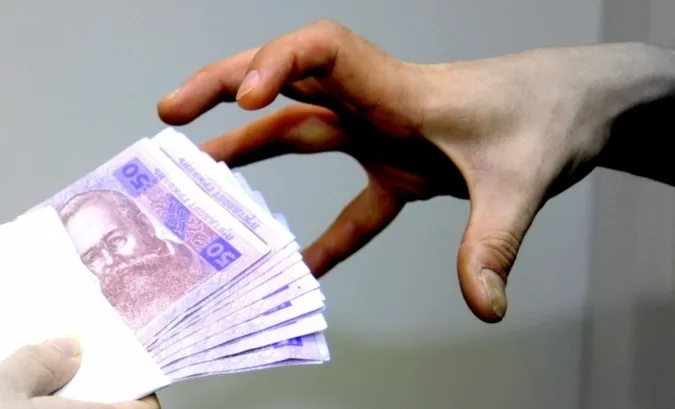 Аферистка, пообіцявши працевлаштування в Польщі, обдурила трьох волинян 