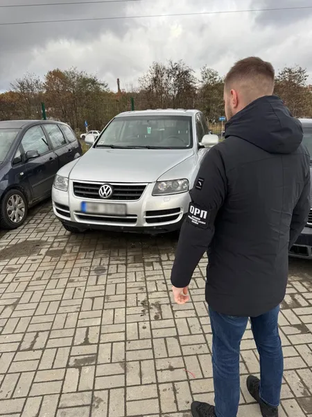 Ввезли і продали понад 700 авто: на Львівщині викрили псевдоблагодійників (фото)