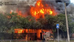 У Франківську сталася масштабна пожежа – згорів двоповерховий паб (фото, відео)