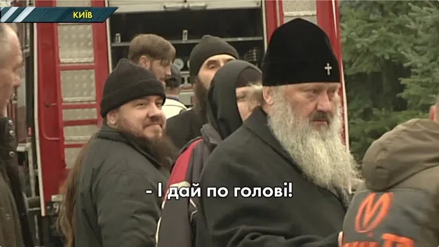 У Києві священники московського патріархату напали на журналістів (відео)