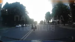 Вдень і вночі: у Луцьку відловлюють «безсмертних» пішоходів (відео)