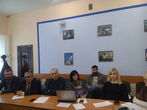 Хто з відомих лучан бере дітей на роботу