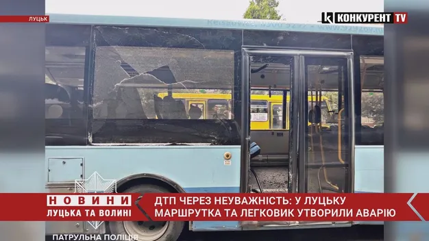Двері в двері: в Луцьку чергова автотроща за участю маршрутки (фото, відео)