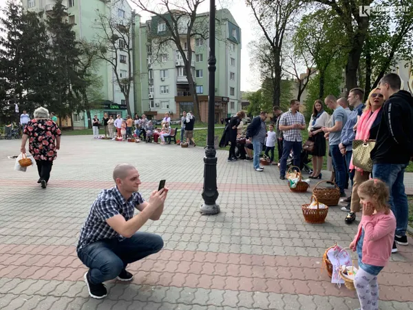 Як у луцьких храмах освячують паски (фото)
