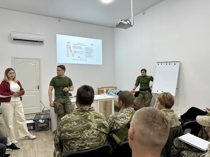 Фінські інструктори навчали волинську «екстренку» та прикордонників тактичній медицині