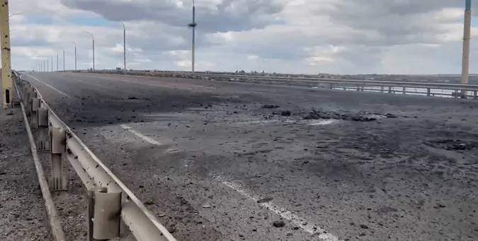 ЗСУ підтвердили чергове пошкодження Антонівського та Каховського мостів