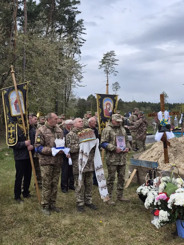 У Іваничах віддали останню шану загиблому Герою Віктору Гошку (фото)
