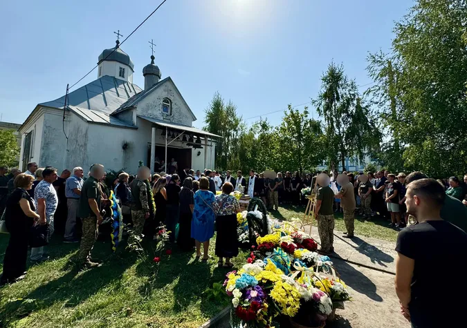 У Нововолинську попрощалися з воїном Миколою Селещуком (фото)