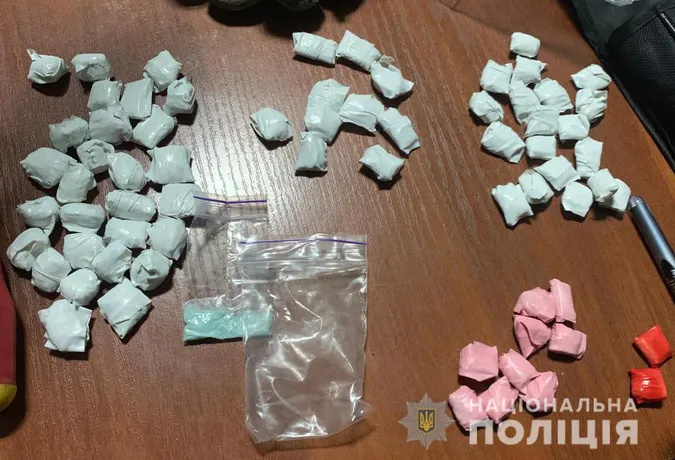 У Луцькому районі зловили наркоторговця з Ковеля і його водія (фото, відео)