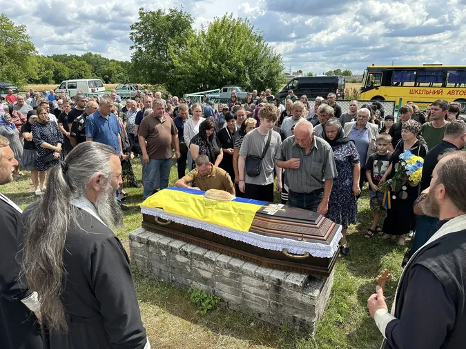 У громаді на Волині попрощалися із загиблим Михайлом Щуром (фото)