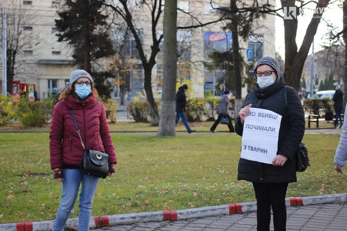 Луцькі зоозахисники пікетували управління поліції: що вимагали (фото)