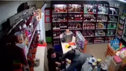 У Луцьку чоловік в масці пограбував магазин (відео)