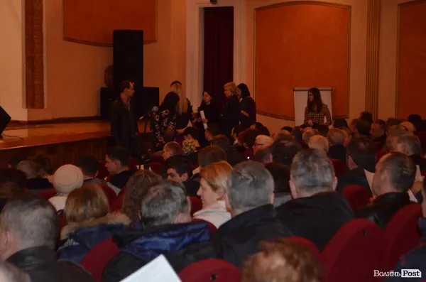 «А віз і нині там»: у Луцьку сперечалися про ціну на проїзд у маршрутках (фото)