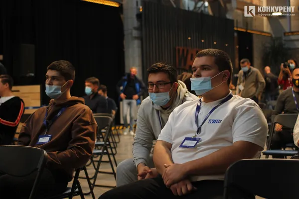 Перспективний ринок без правил гри: у Луцьку обговорили проблеми автобізнесу (фото, відео)