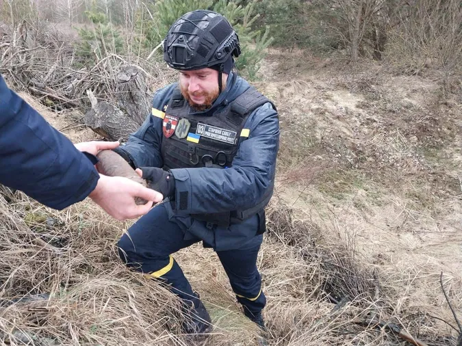 У Любомлі під час розширення дороги знайшли боєприпаси Другої світової (фото)